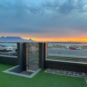 Apartment Seacrest Luxury Beachfront Apartment - Blouberg Beach, Bloubergstrand