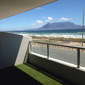 Apartment Beachfront At Seaspray In Blouberg, Bloubergstrand