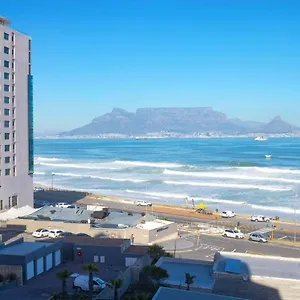 Apartment Infinity, Bloubergstrand